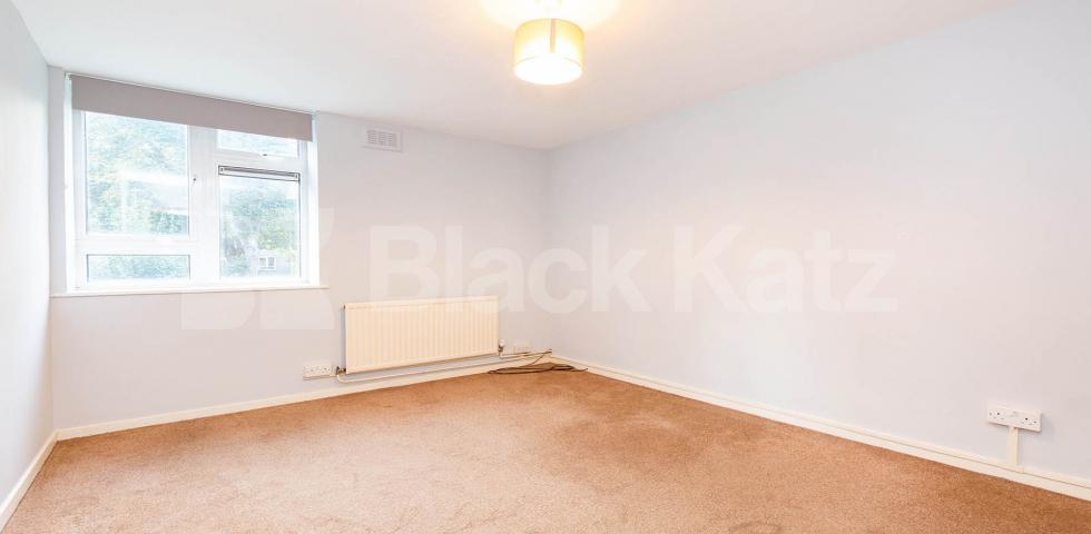 			4 BEDROOMS PLUS LOUNGE! , 4 Bedroom, 1 bath, 1 reception Flat			 Dormans Way, SWISS COTTAGE